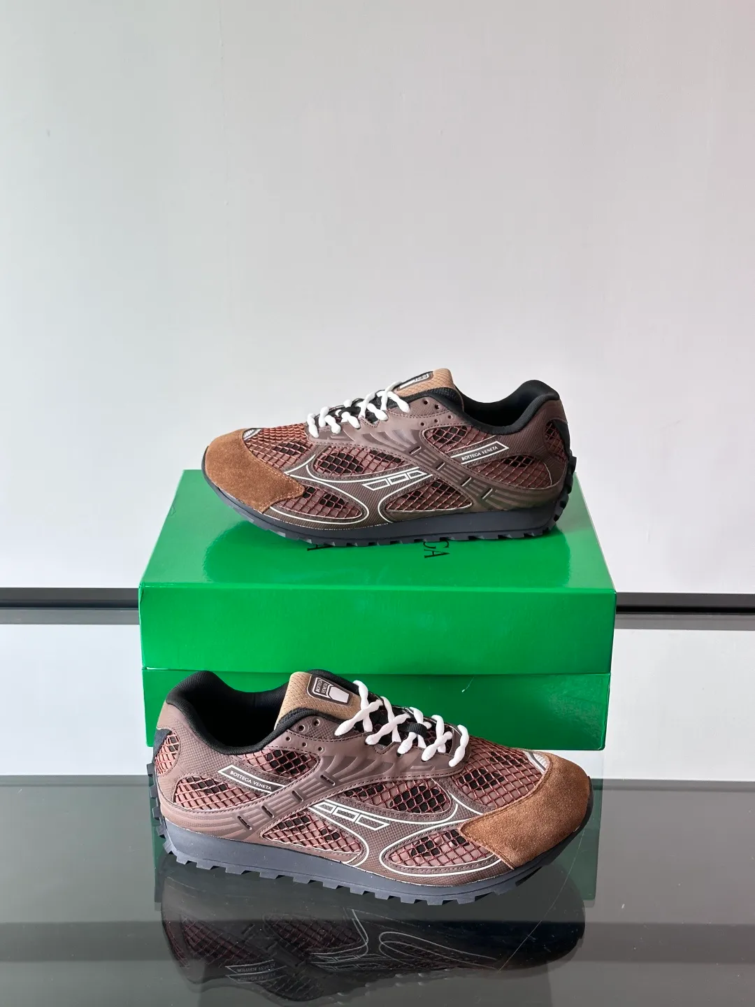 p640 "Bv" new orbit👫 casual sneakers for couples, the retro style of the millennium is so handsome, a super cool fashion item, the most important thing is that it feels incomparably comfortable on the feet, and the design style is also perfect. It will definitely be the one you wear most in daily life, original development, high quality presentation! Size: 35-45 (men’s size 38.45 customized)